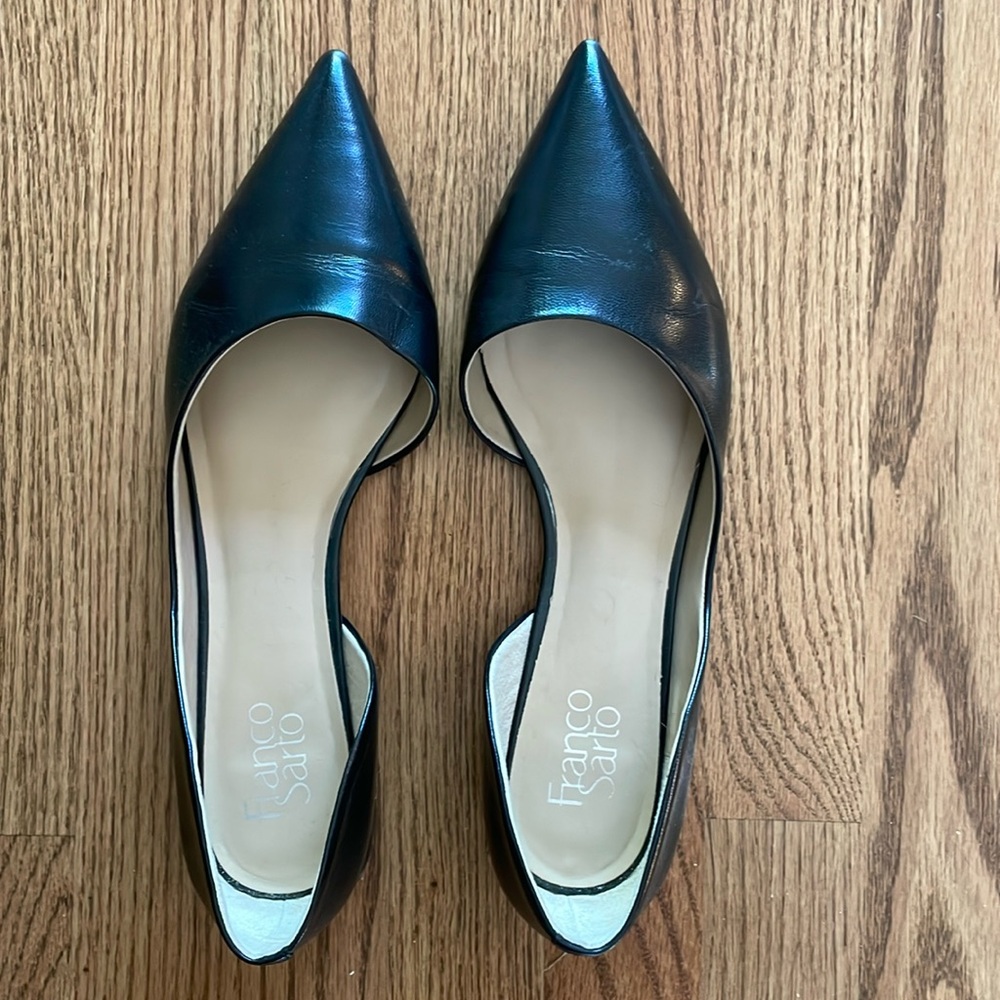Women’s black flats